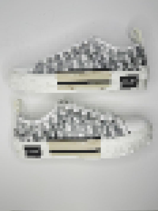 CD White